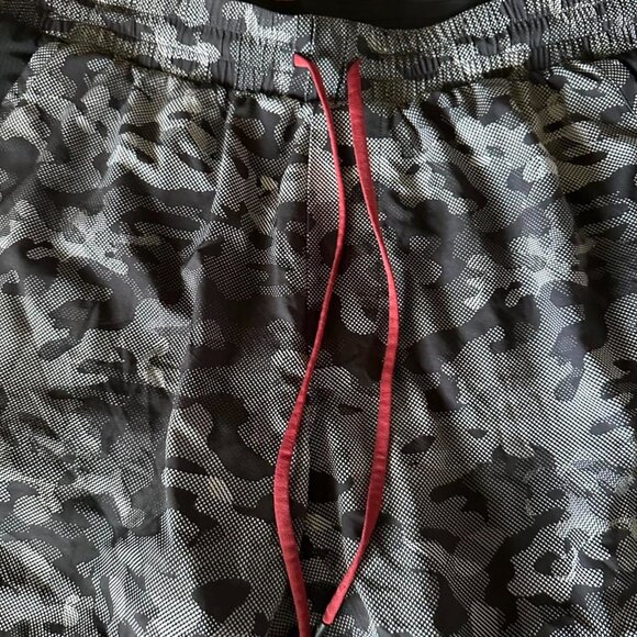 Lululemon Repetition Short Small Pebble Camo White Black / Black XXL - Picture 7 of 8